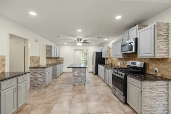 $3,000 | 15602 Oleta Lane, Sugar Land, TX 77498