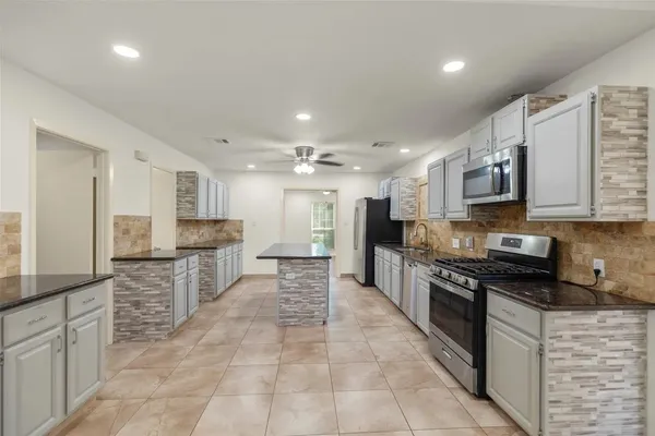 $3,250 | 15602 Oleta Lane, Sugar Land, TX 77498