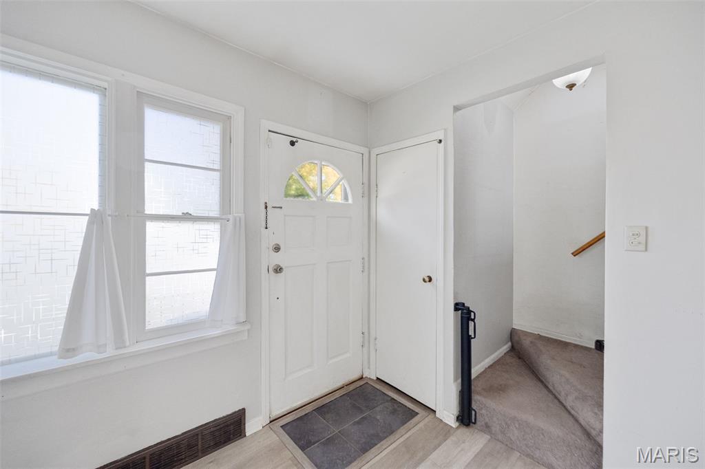 6962 Sutherland Avenue St. Louis, MO 63109 - Photo 3 of 34