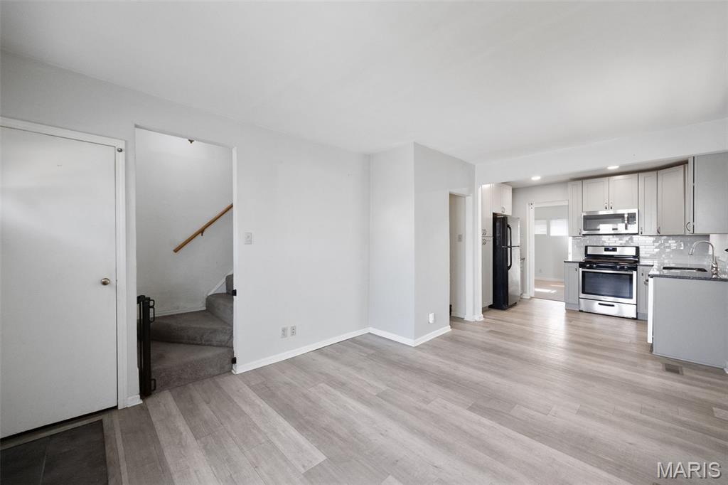 6962 Sutherland Avenue St. Louis, MO 63109 - Photo 4 of 34