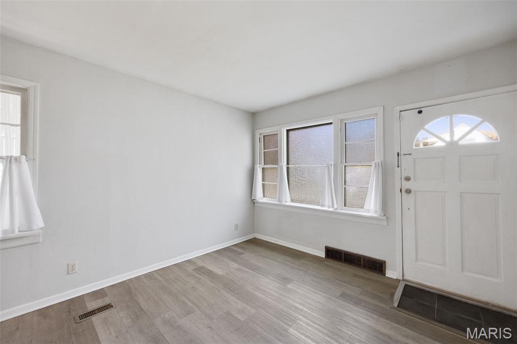 6962 Sutherland Avenue St. Louis, MO 63109 - Photo 8 of 34