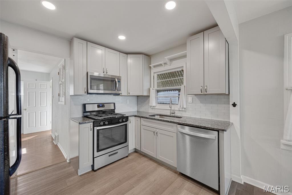 6962 Sutherland Avenue St. Louis, MO 63109 - Photo 9 of 34