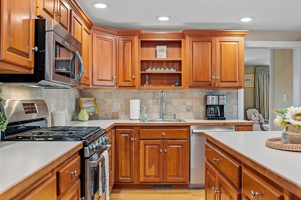 10 Boston Road Westford, MA 01886 - Photo 5 of 42 Gallery Image 5