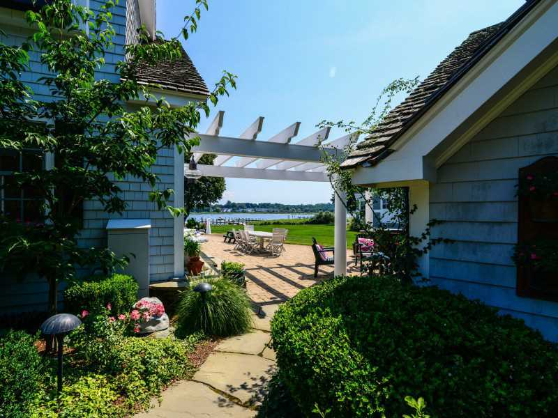 140 Adams Point Road Barrington, RI 02806 - Photo 5 of 21 Yard/Garden.