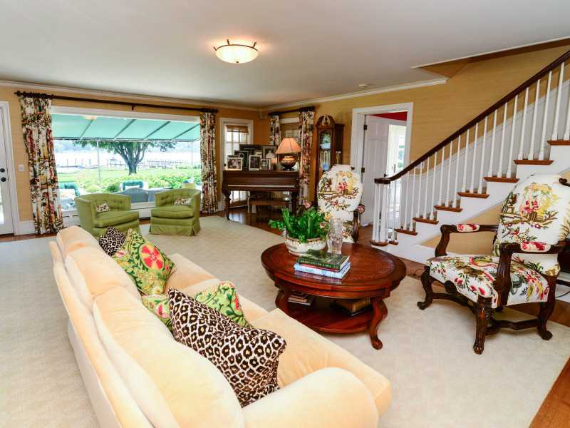 140 Adams Point Road Barrington, RI 02806 - Photo 8 of 21 Living Room.