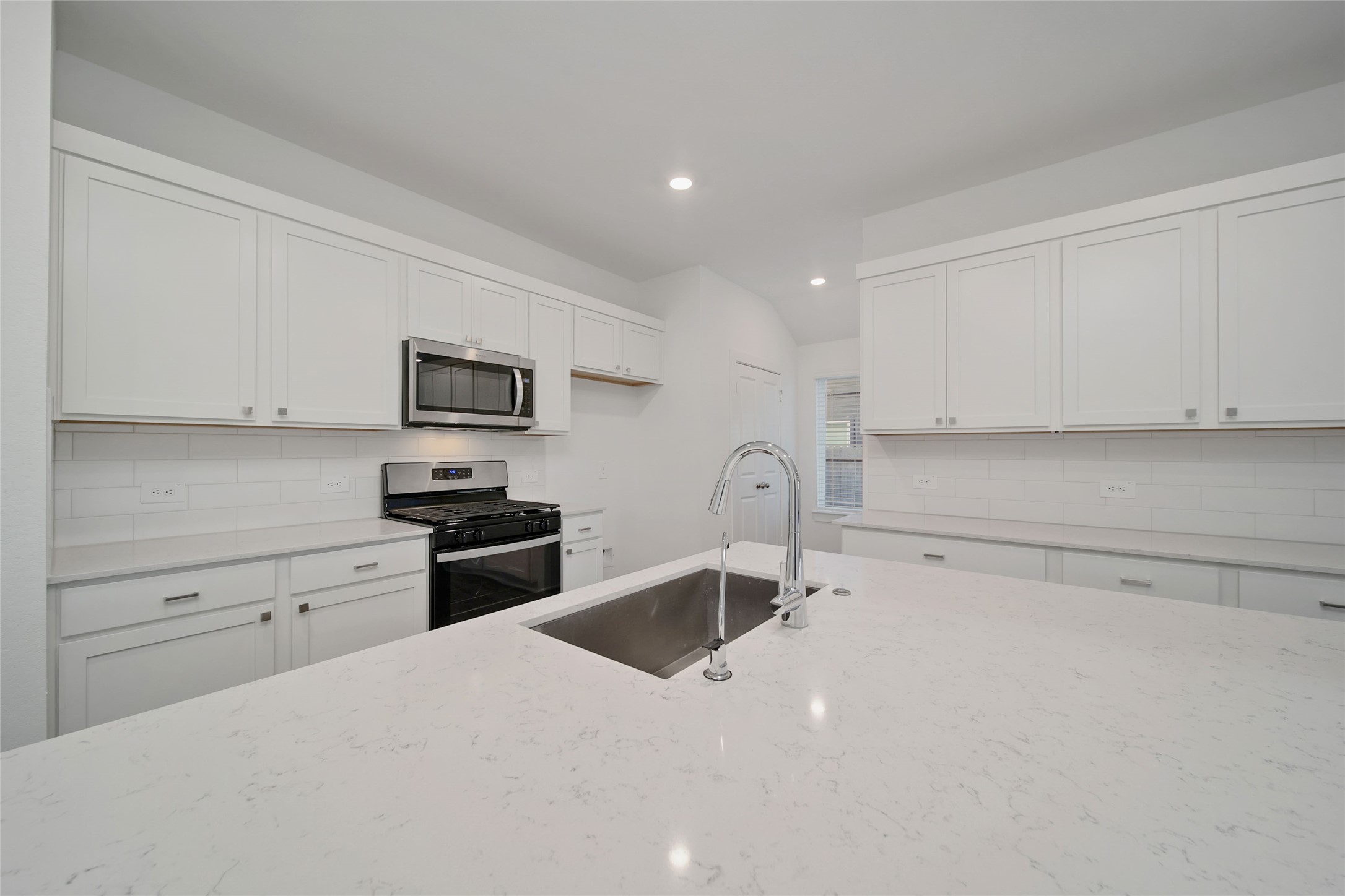 4306 Multnomah Falls Conroe, TX 77303 - Photo 13 of 46