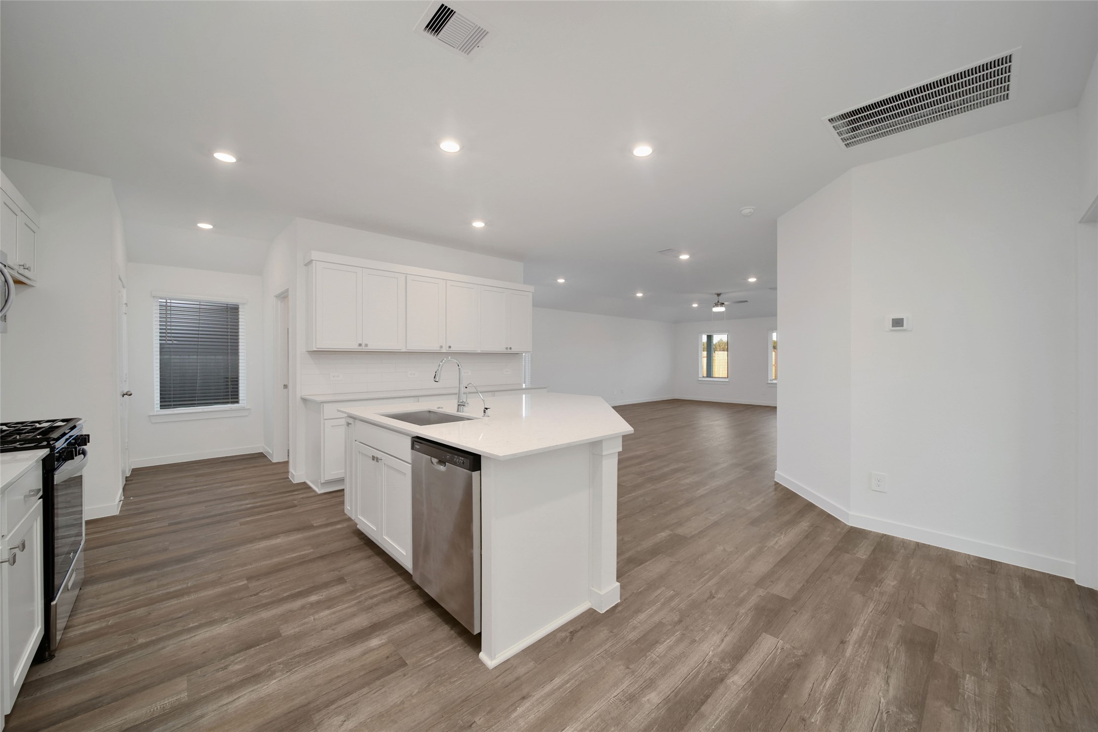 4306 Multnomah Falls Conroe, TX 77303 - Photo 8 of 46