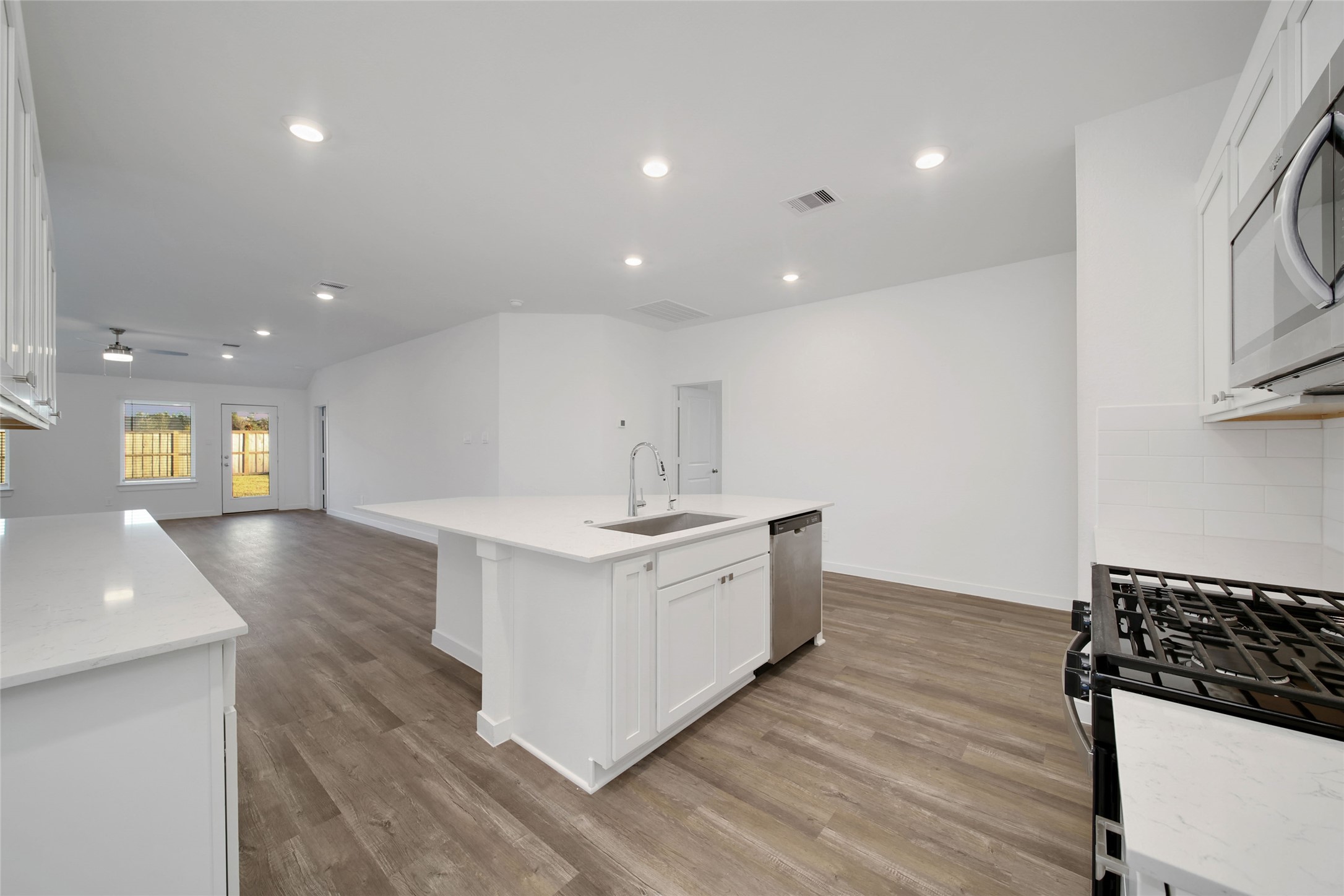 4306 Multnomah Falls Conroe, TX 77303 - Photo 9 of 46