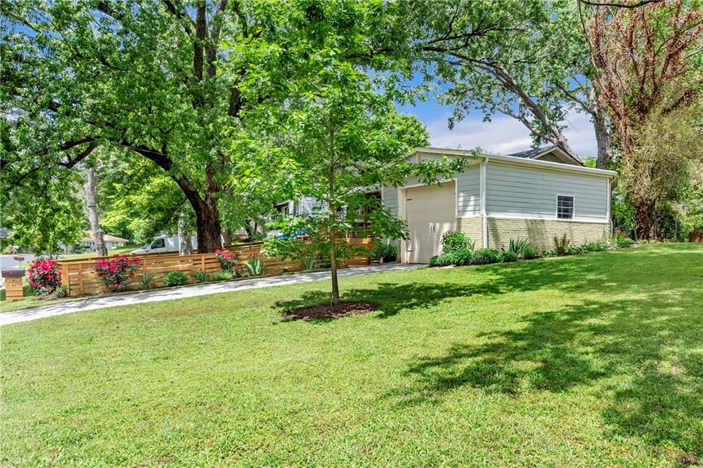 2364 Woodside Way Atlanta, GA 30341 - Photo 2 of 28