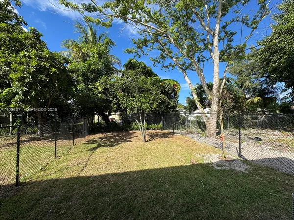$2,950 | 135 Northwest 60th Street, Unit 12, Miami, FL 33127