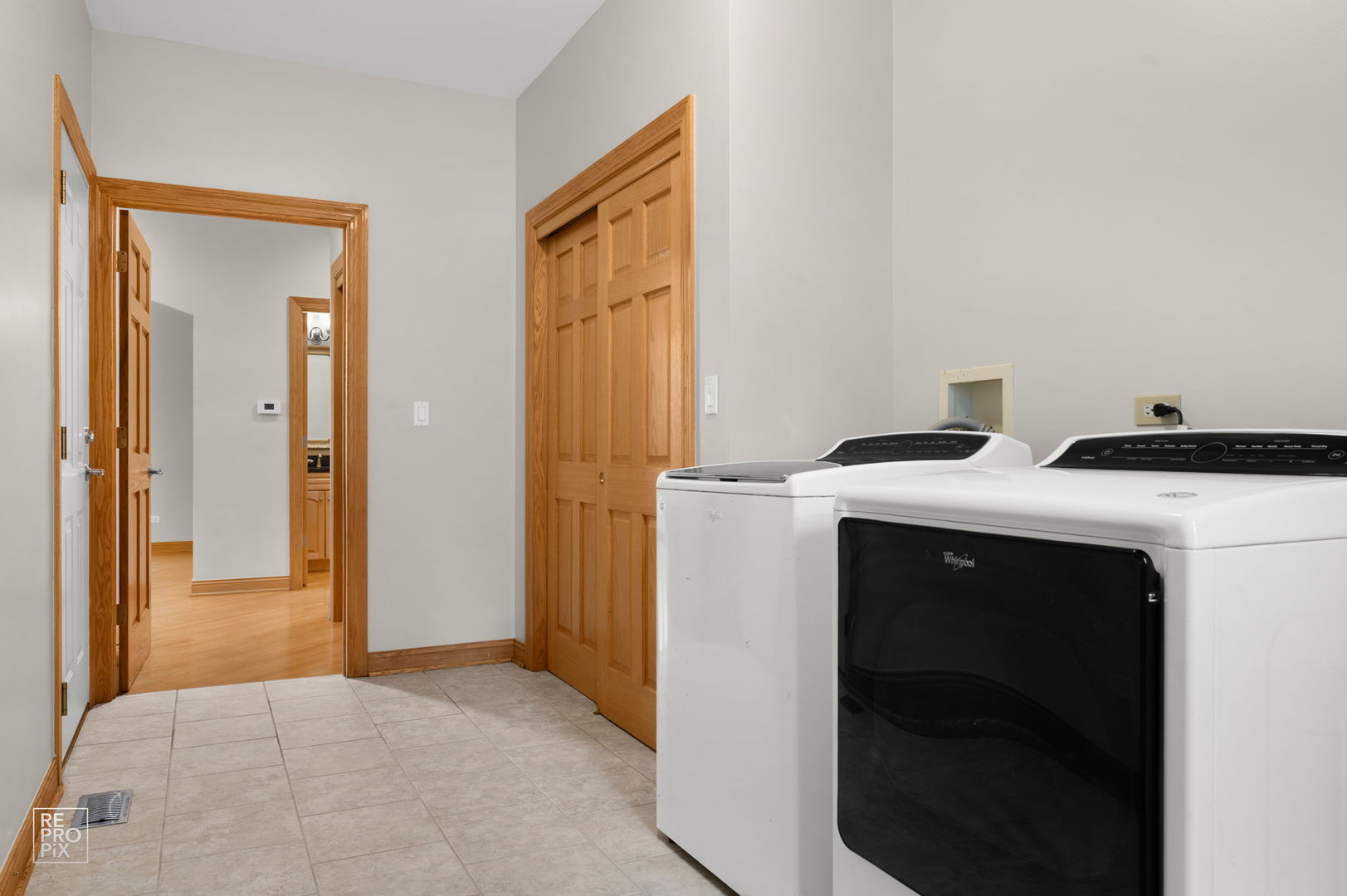 1017 Red Oak Street Addison, IL 60101 - Photo 15 of 36