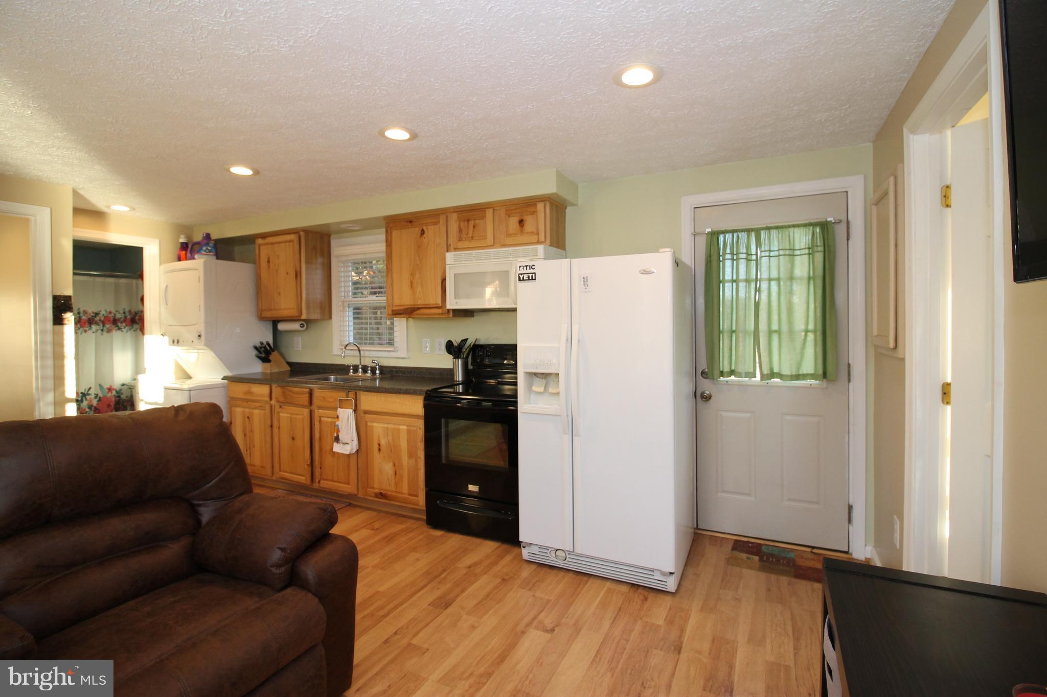 5170 Sumerduck Road Sumerduck, VA 22742 - Photo 4 of 14 Family Room?Kitchen combo