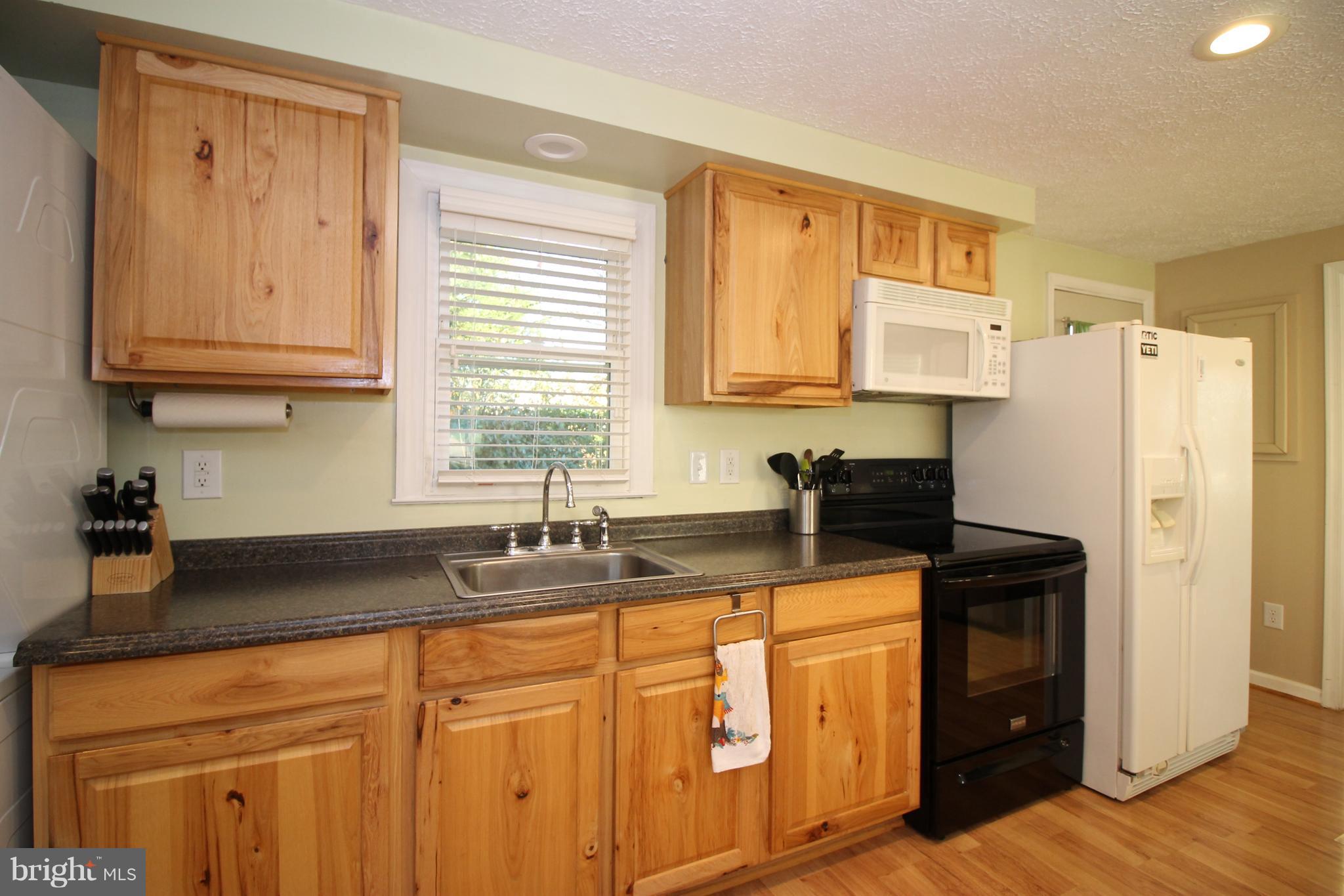 5170 Sumerduck Road Sumerduck, VA 22742 - Photo 6 of 14 Kitchen with appliances
