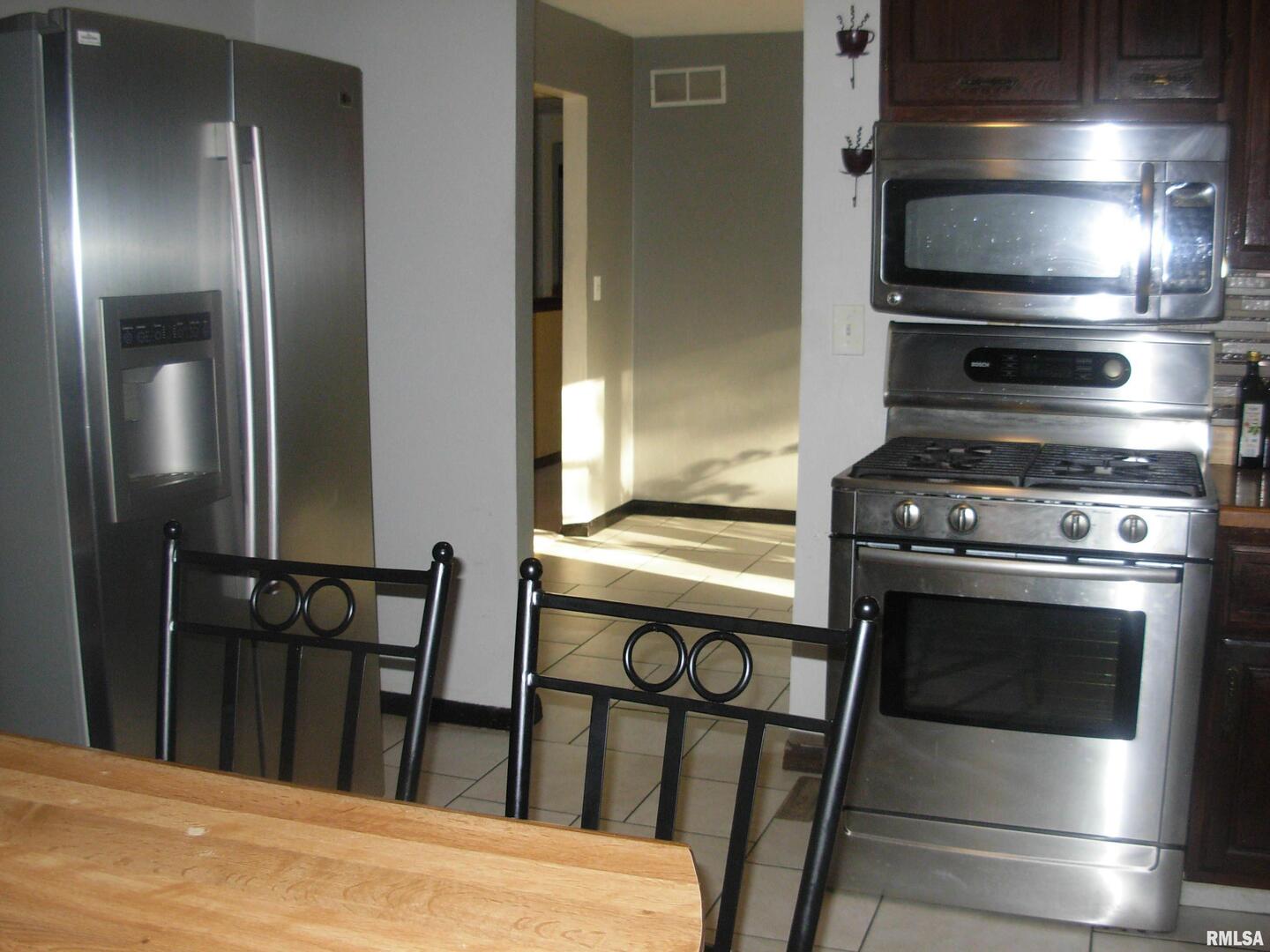 108 Andrea Court Cleveland, IL 61241 - Photo 15 of 32 a kitchen with granite countertop a refrigerator stove and sink