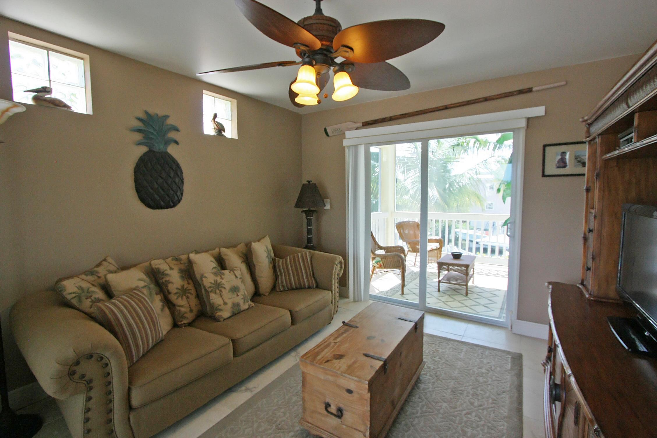 28574 Le Grand Road Summerland Key, FL 33042 - Photo 13 of 34 Living room 1