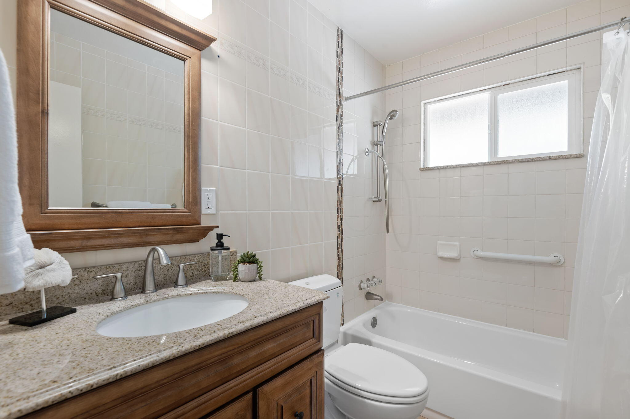 3855 Foothill Road Santa Barbara, CA 93110 - Photo 31 of 39 Primary Bathroom