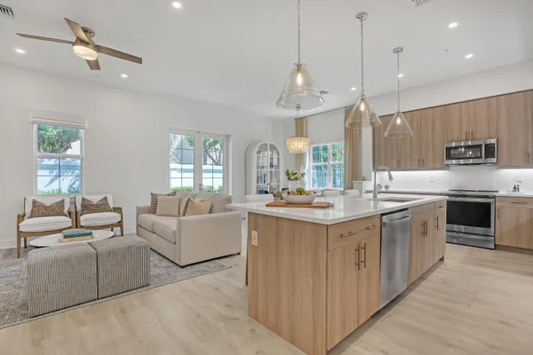 $799,900 | 109 Royal Palm Circle, Tequesta, FL 33469