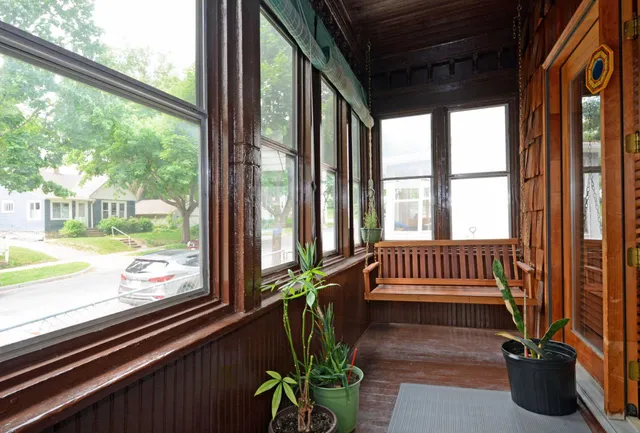 $270,000 | 277 East Morton Street, St. Paul, MN 55107