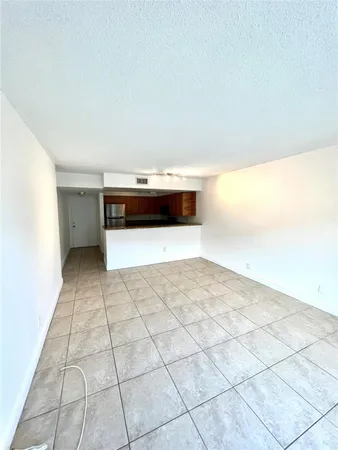 $1,900 | 5221 Geneva Court, Unit 208, Doral, FL 33166