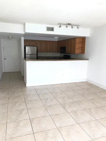 $1,900 | 5221 Geneva Court, Unit 208, Doral, FL 33166