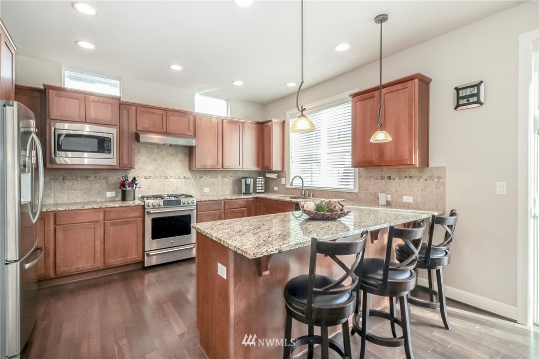 130 Hoquiam Place Southeast Renton, WA 98059 - Photo 10 of 23