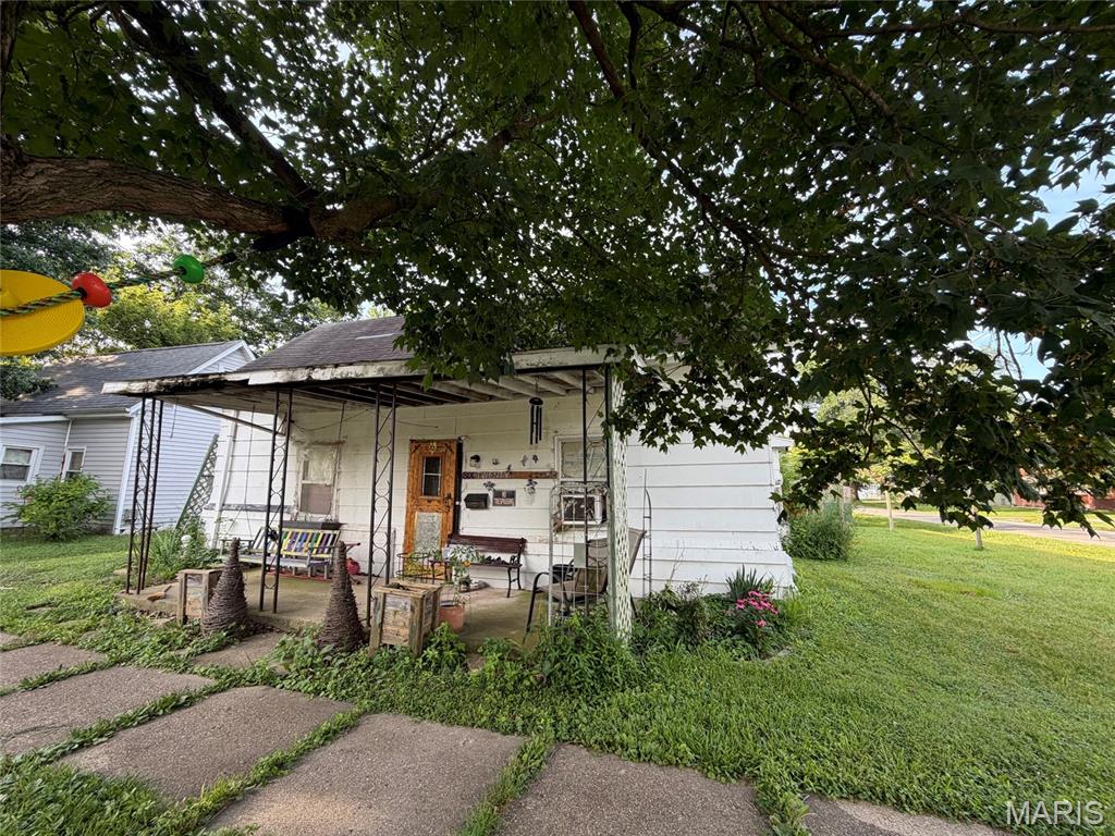 623 West Second Street St. Elmo, IL 62458 - Photo 1 of 14