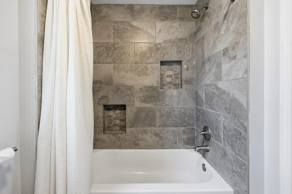 $275,000 | 1426 North Harrison Street, Algonquin, IL 60102