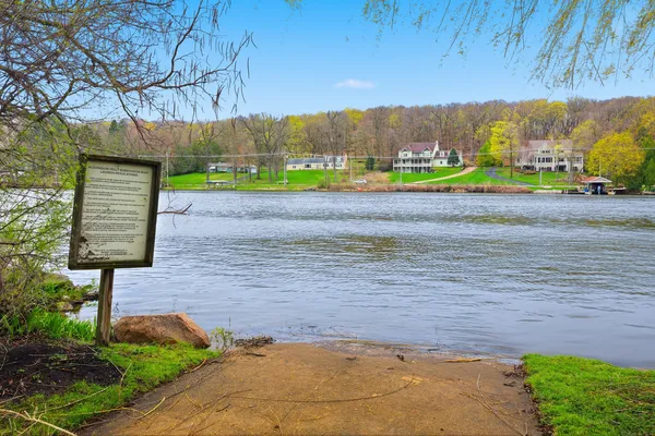 $275,000 | 1426 North Harrison Street, Algonquin, IL 60102