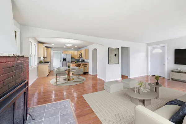 $275,000 | 1426 North Harrison Street, Algonquin, IL 60102