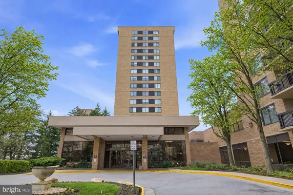 $2,600 | 3713 South George Mason Drive, Unit 316, Falls Church, VA 22041