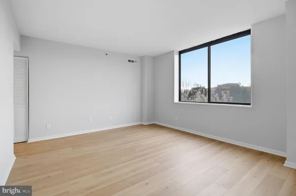 $2,600 | 3713 South George Mason Drive, Unit 316, Falls Church, VA 22041