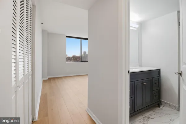 $2,600 | 3713 South George Mason Drive, Unit 316, Falls Church, VA 22041