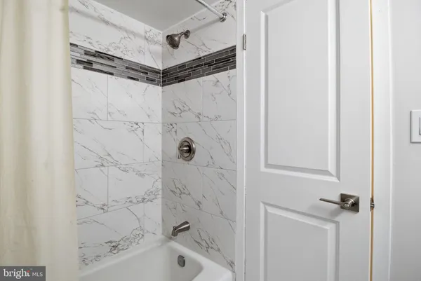 $2,600 | 3713 South George Mason Drive, Unit 316, Falls Church, VA 22041