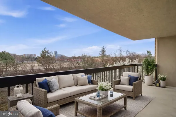 $2,600 | 3713 South George Mason Drive, Unit 316, Falls Church, VA 22041