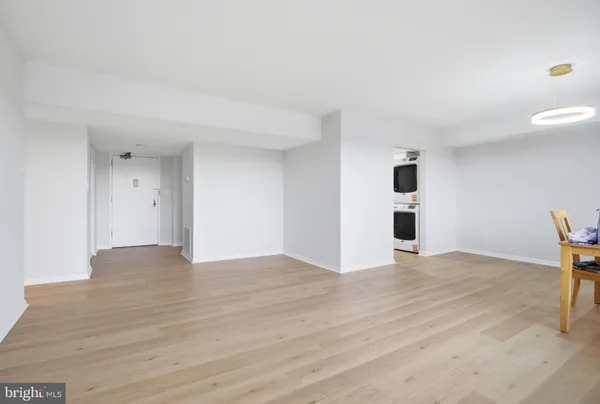 $2,600 | 3713 South George Mason Drive, Unit 316, Falls Church, VA 22041