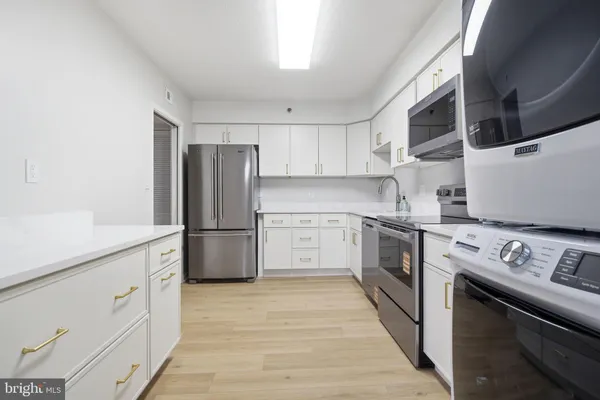 $2,600 | 3713 South George Mason Drive, Unit 316, Falls Church, VA 22041