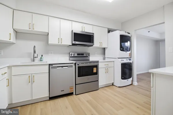 $2,600 | 3713 South George Mason Drive, Unit 316, Falls Church, VA 22041