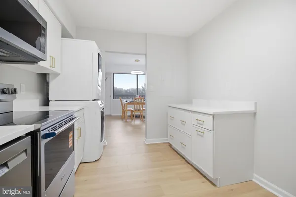 $2,600 | 3713 South George Mason Drive, Unit 316, Falls Church, VA 22041