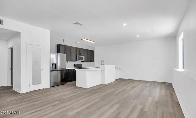 $5,400 | 830 South Farmer Avenue, Tempe, AZ 85281