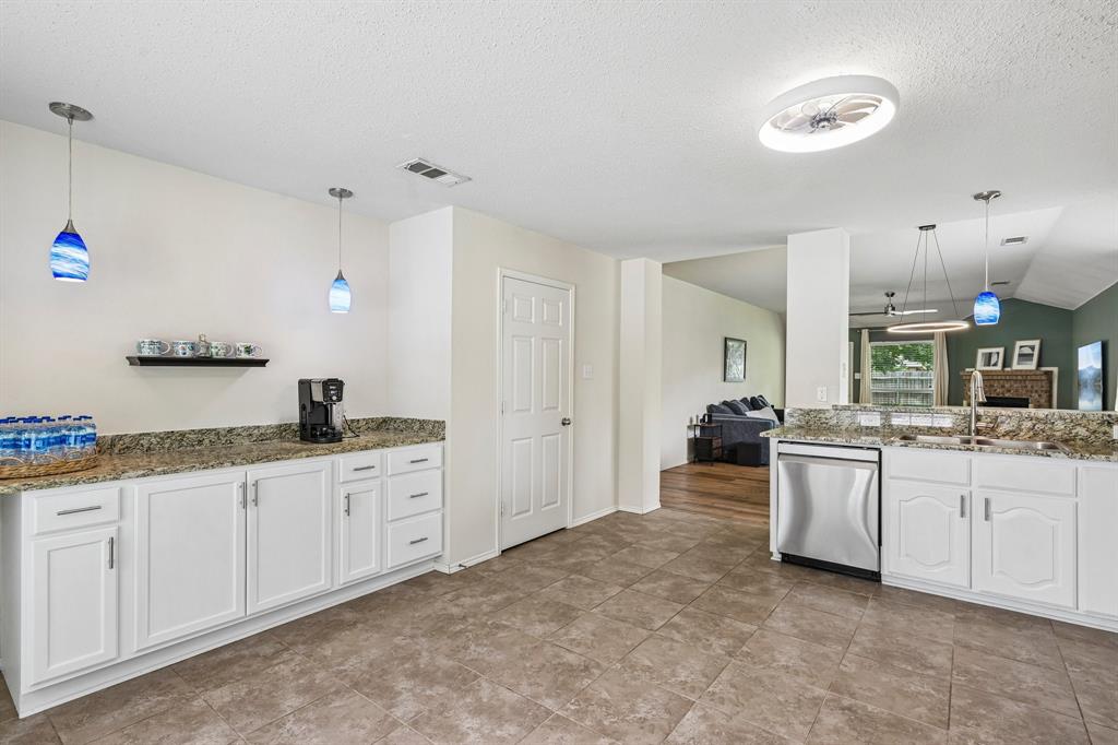 1421 Vista Ridge Drive Forney, TX 75126 - Photo 7 of 22