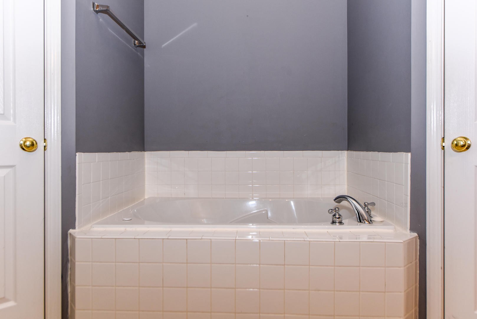 3605 Big Springs Ridge Road Friendsville, TN 37737 - Photo 19 of 32 a bathroom with a bathtub