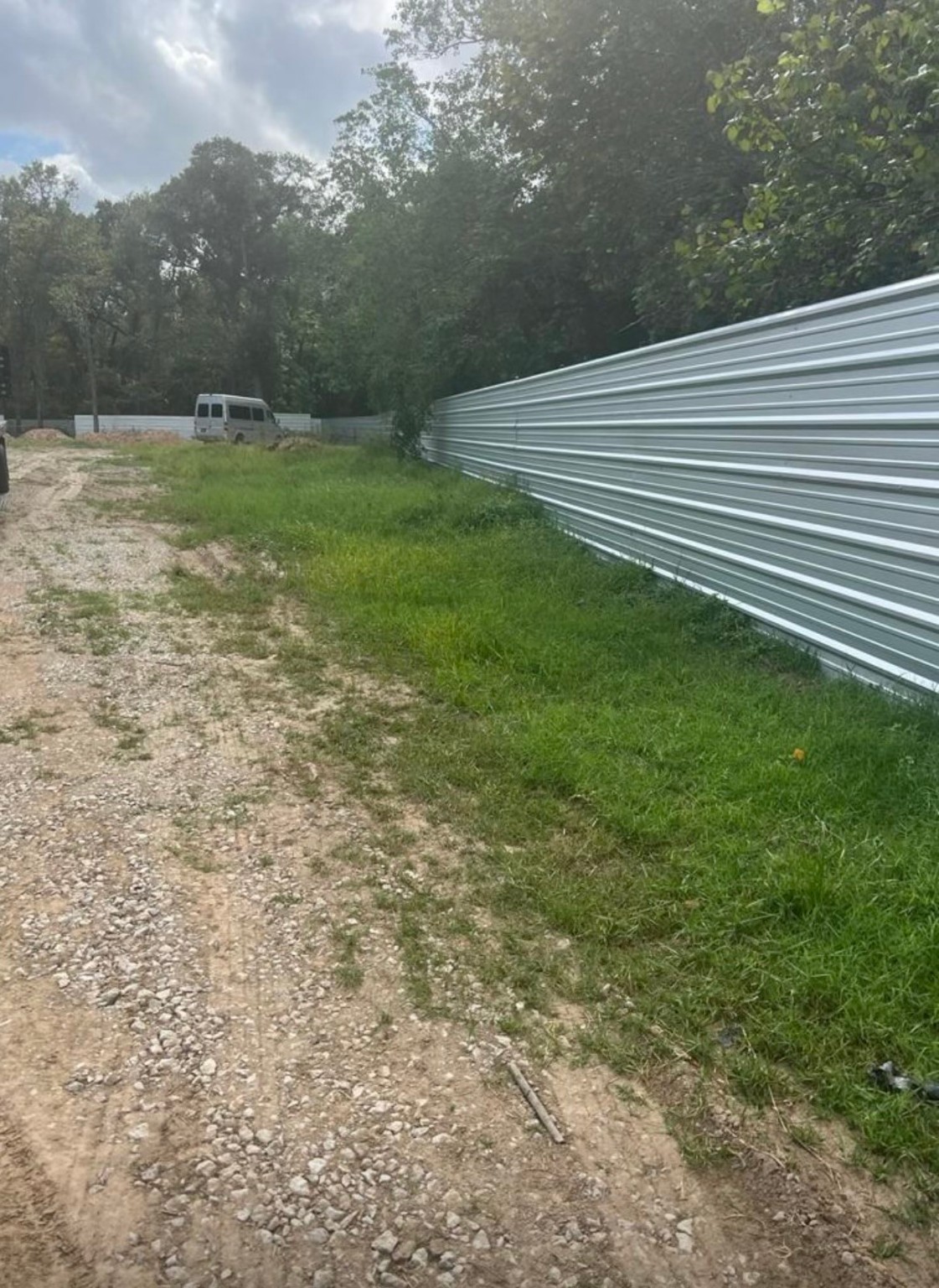 9612 Humble Westfield Road Houston, TX 77032 - Photo 4 of 9 a view of a backyard