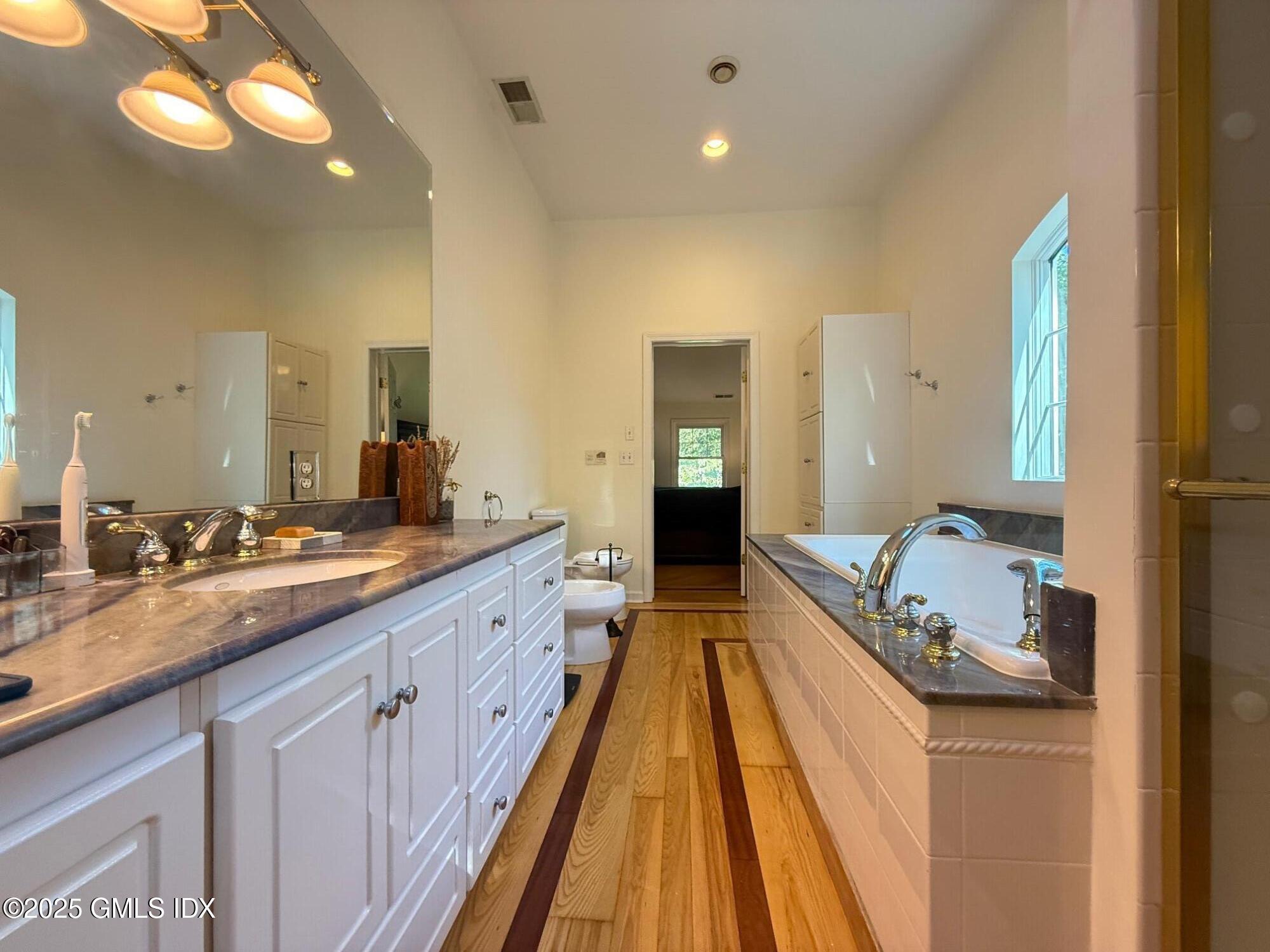 65 Lockwood Lane Riverside, CT 06878 - Photo 15 of 31 Master Bath