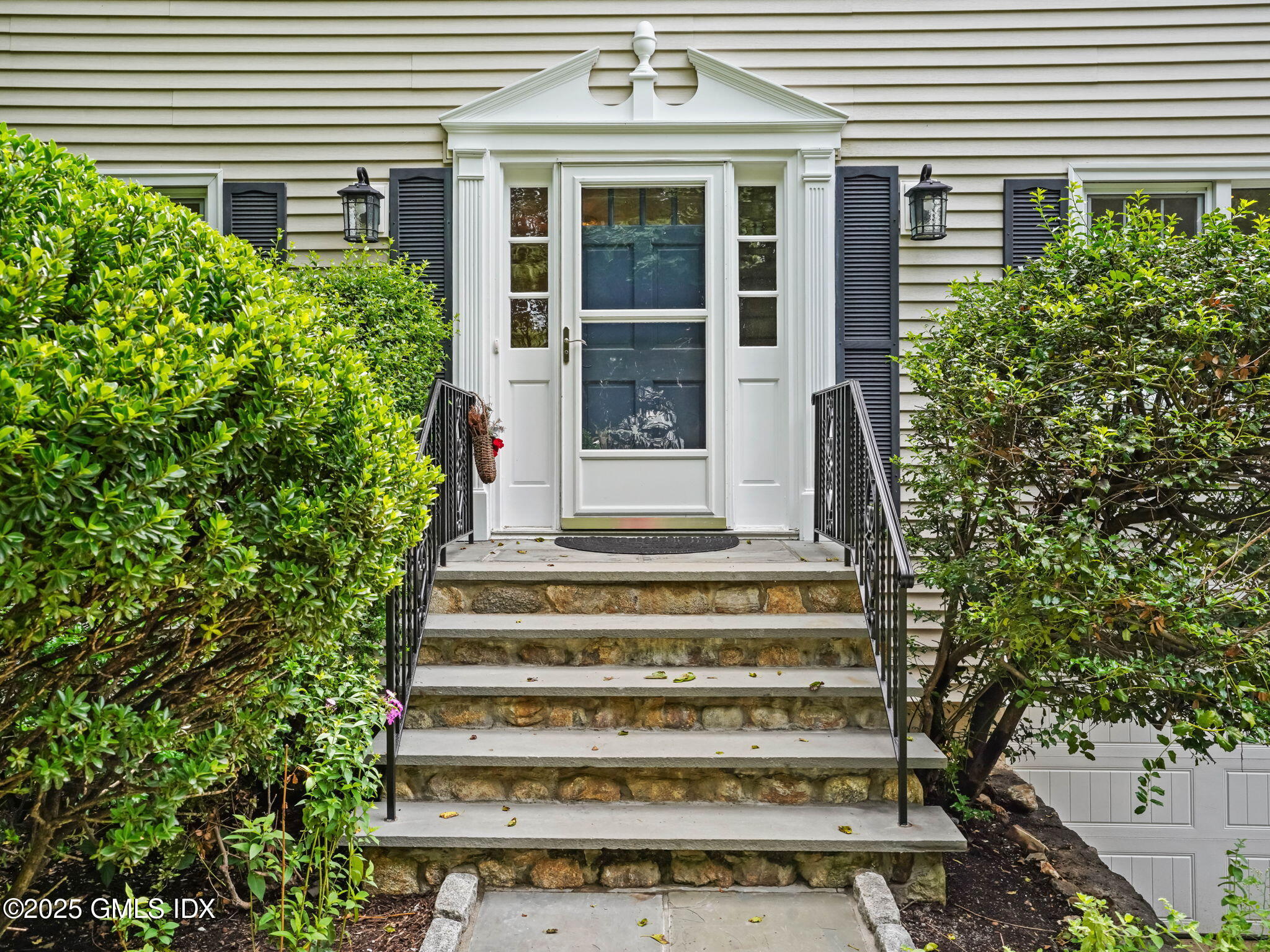 65 Lockwood Lane Riverside, CT 06878 - Photo 3 of 31 Front