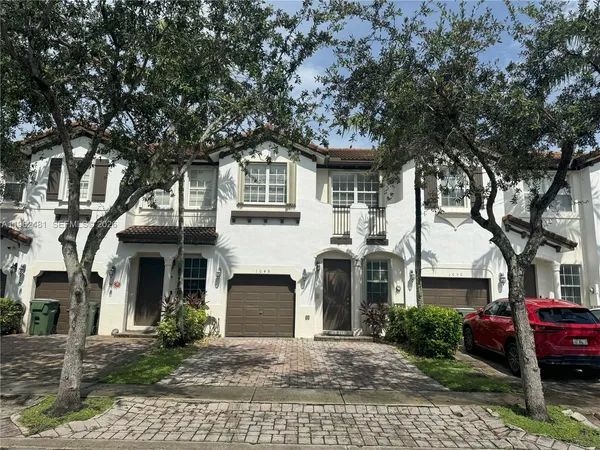$3,000 | 1048 Northeast 30th Avenue, Unit 1048, Homestead, FL 33033