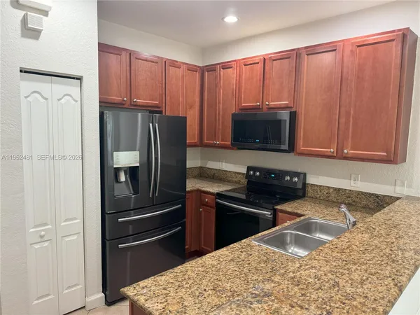 $3,000 | 1048 Northeast 30th Avenue, Unit 1048, Homestead, FL 33033