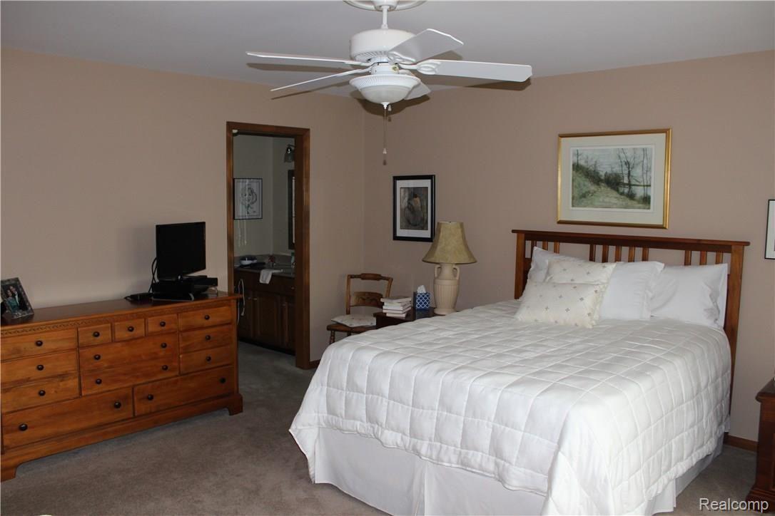 1099 Grandview Drive Rochester, MI 48306 - Photo 20 of 33 Master bedroom