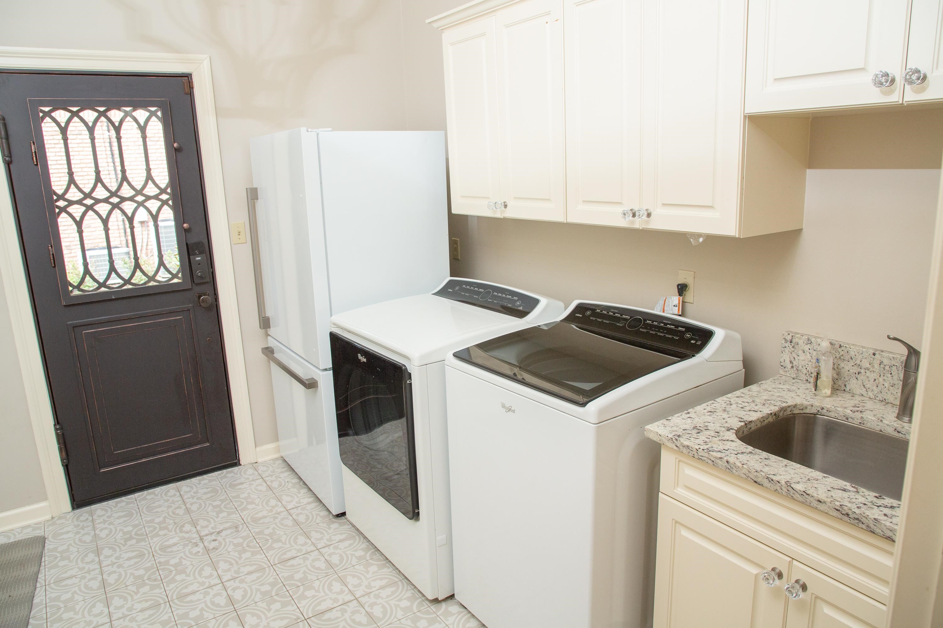 10060 Avent Ridge Cove Collierville, TN 38017 - Photo 23 of 40 a utility room with sink dryer and washer