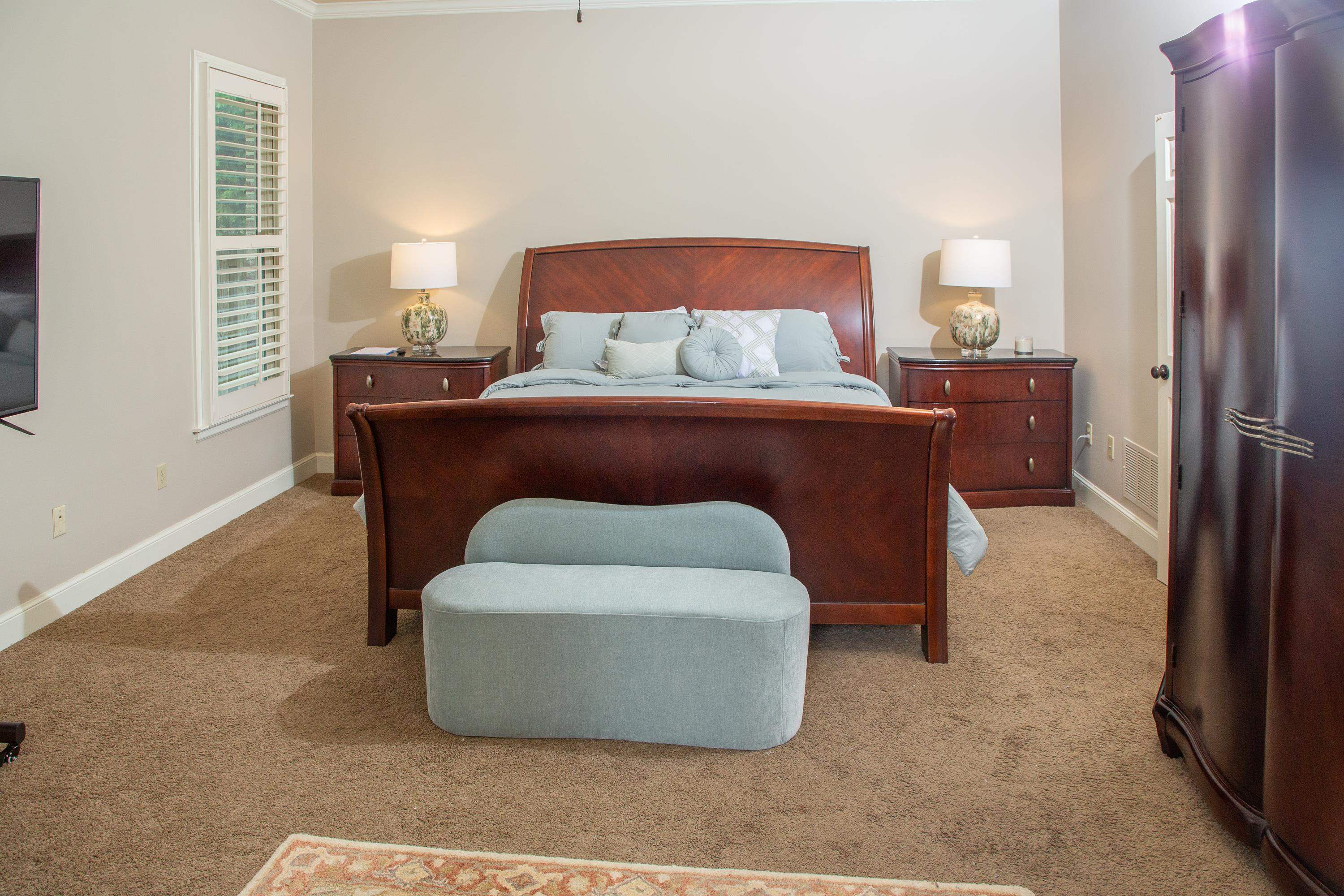 10060 Avent Ridge Cove Collierville, TN 38017 - Photo 33 of 40 a bedroom with a bed and a lamp