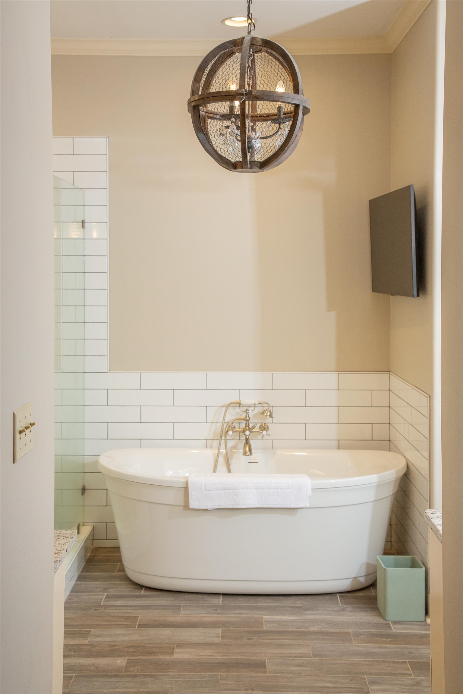 10060 Avent Ridge Cove Collierville, TN 38017 - Photo 35 of 40 a view of a bathtub in a bathroom